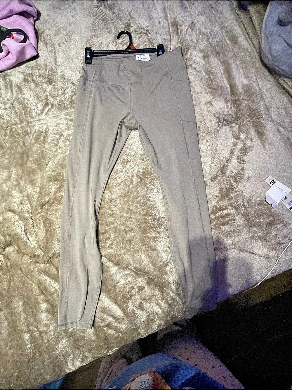 Avia Gray Athletic Leggings Size Medium Like New